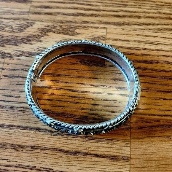 BRIGHTON "Crystal Rocks" Crystal and Silver Hinged Bracelet BOLD ACCESSORIES - Picture 4 of 10